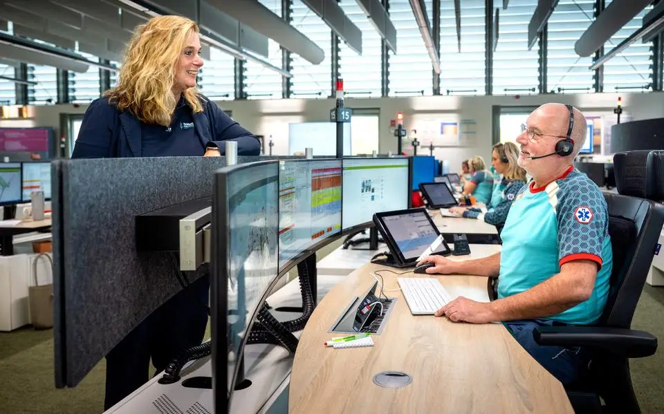 Aantal 112-meldingen explosief gestegen: ‘Soms belt iemand over een bloedende vinger’