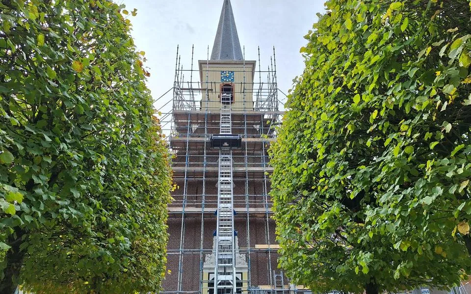 Mysterieuze tijdscapsule tijdens restauratie toren Grote Kerk in Drachten: ‘Wie weet er meer van?’