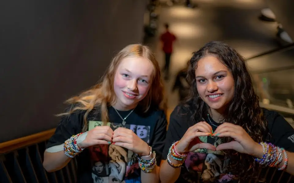 Wereldwijde Taylor Swift-gekte bereikt ook Leeuwarden: ‘Mijn wekker ging om zes uur’