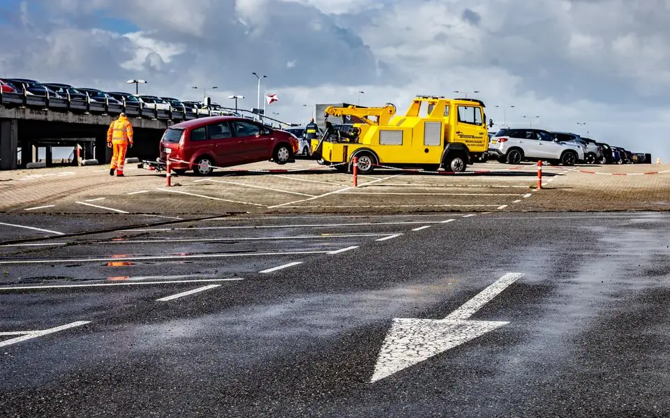 Hoog water, schepen in de problemen en hulp voor veerboten: dit was storm Amy in Friesland