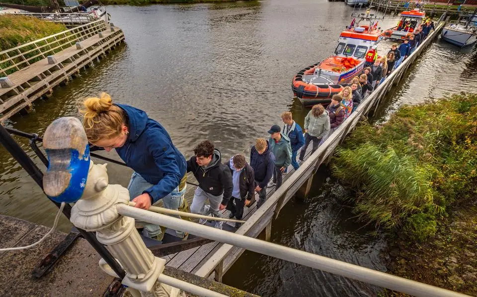 Storm, drones en waterschotten: een net-nietramp in Lemmer. ‘Als het moet, proppen we de boten natuurlijk vol’