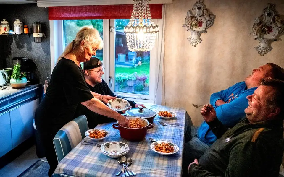 Is voor Denny (21) en Gerard (23) straks plek op het woonwagenkamp in Buitenpost? ‘Dan kan het serieuze leven een beetje beginnen’