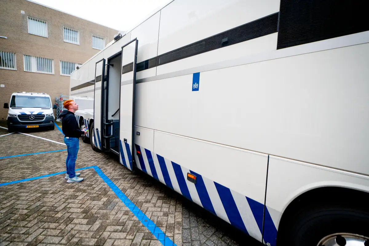 Gifwolk boven PI Leeuwarden en evacuatie 30 ‘gedetineerden’: dit oefende de gevangenis