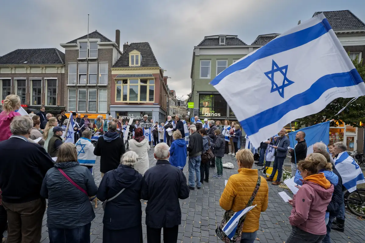 Messianen in Leeuwarden zien hun gebed verhoord, Palestijnen in Bolsward blij en niet blij over gevangenenruil Gaza