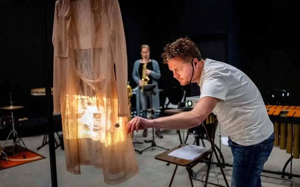 Poëtisch muziektheater over rouw, verlies en veerkracht. ‘Elke zin van Sytse is een prijs waard’
