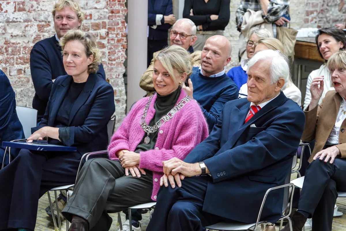 Claartje (51) uit Hemelum redde schipper Floris (81) uit Bolsward toen hij overboord viel. ‘Columbus droeg ook geen zwemvest toen hij Amerika ontdekte’