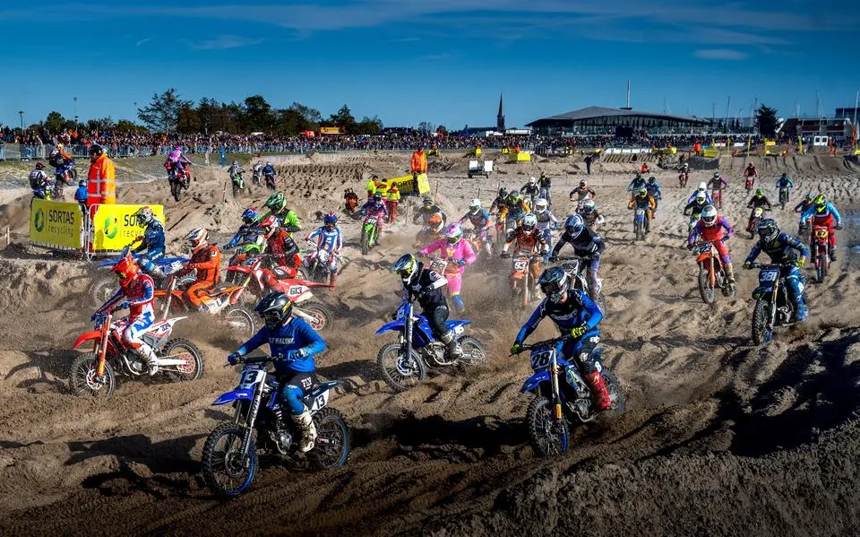 Zon en strijd op Strandcross Lemmer