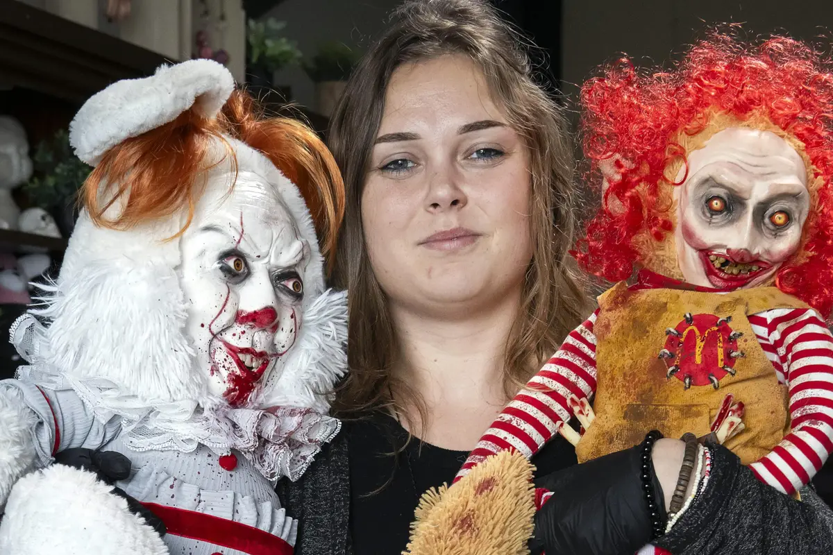 Halloween-decoratie nodig? Sarita (26) uit Dokkum tovert schattige knuffels om tot doodenge beesten