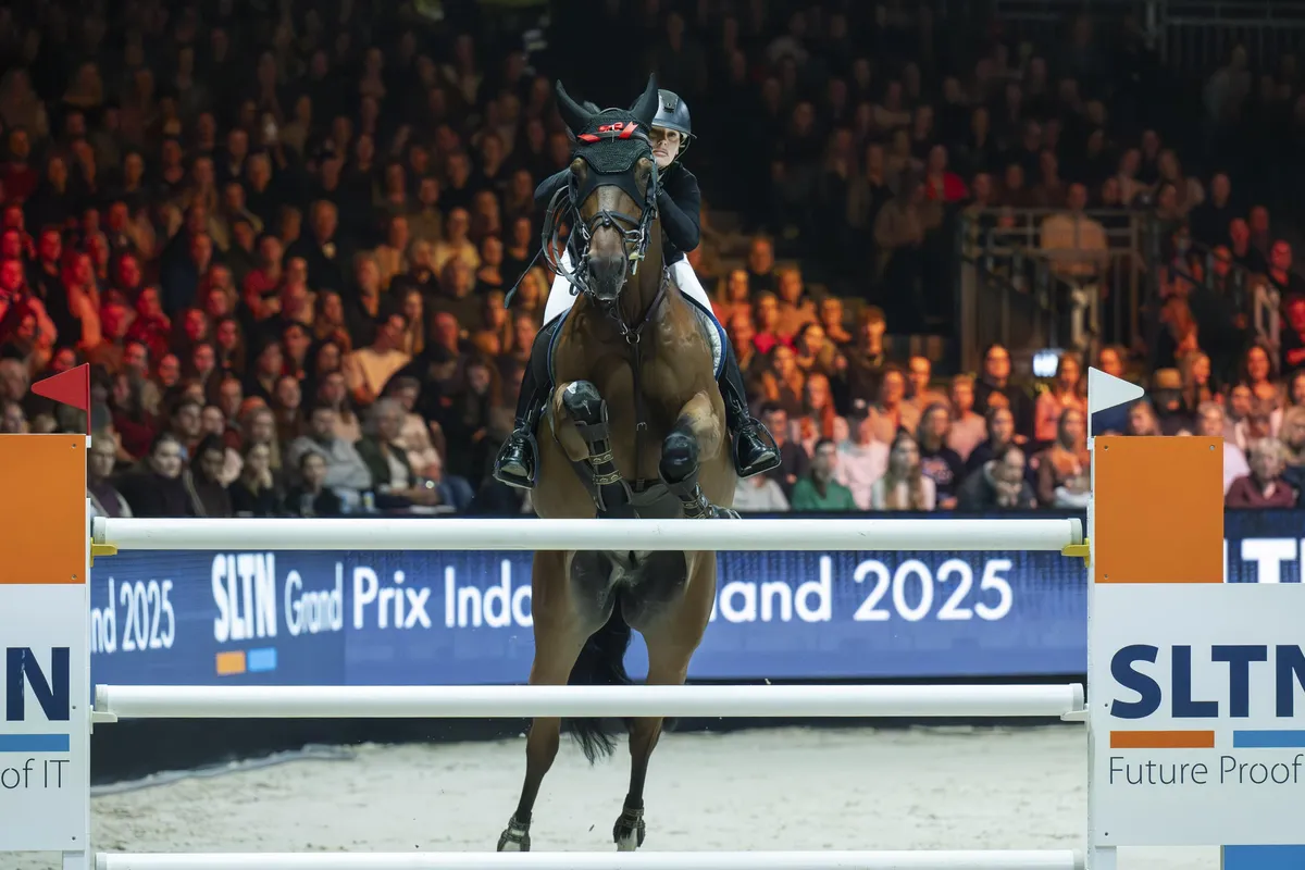 Jody van Gerwen krijgt publiek op de banken in Indoor Friesland. 'Alles op alles gezet om hier top te presteren'