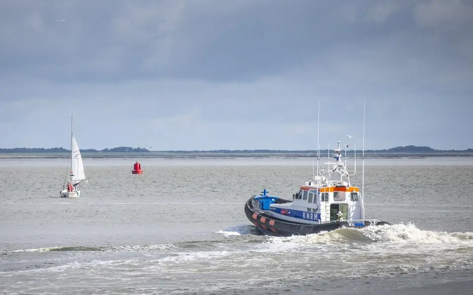 Moet redding op zee taak vrijwilliger zijn? | opinie