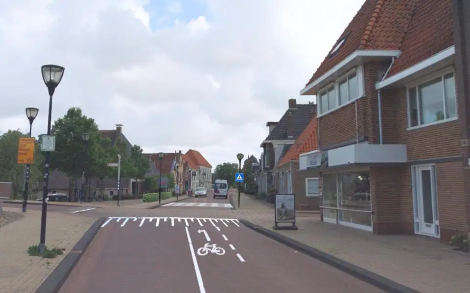 Druk kruispunt op de schop in Franeker: vrachtverkeer moet meer gebruikmaken van rondweg