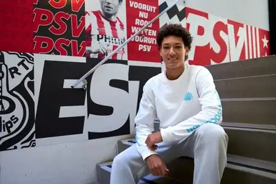 PSV-talent Fabian Merién (17) maakt naam in Eindhoven: ‘Voor je droom moet je veel opzij kunnen zetten’
