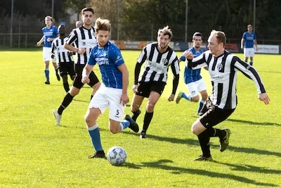 Na jaren in een lager elftal worden Rick en Willem weer opgetrommeld bij Bruheze: ‘Ik hoorde in de kleedkamer dat ik in de basis stond’