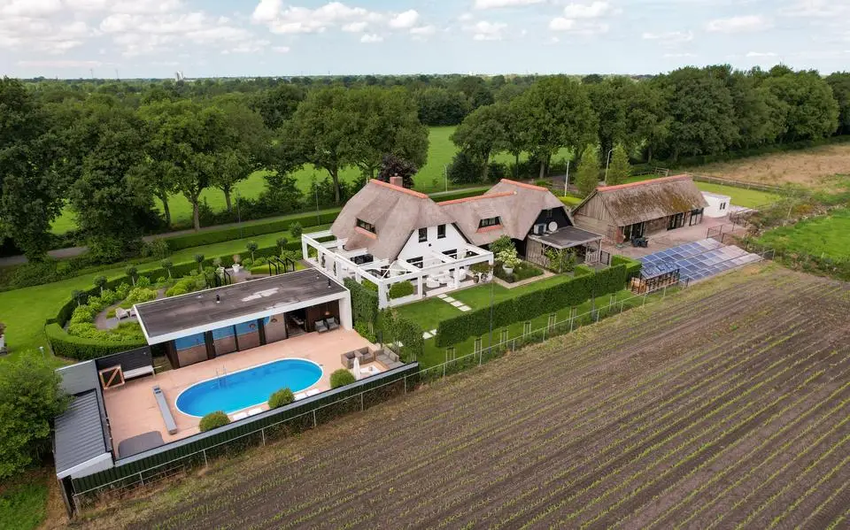 Villa in Drogeham van 2,2 miljoen euro gaat viraal: ‘Dit is echt uniek voor Friesland’ 