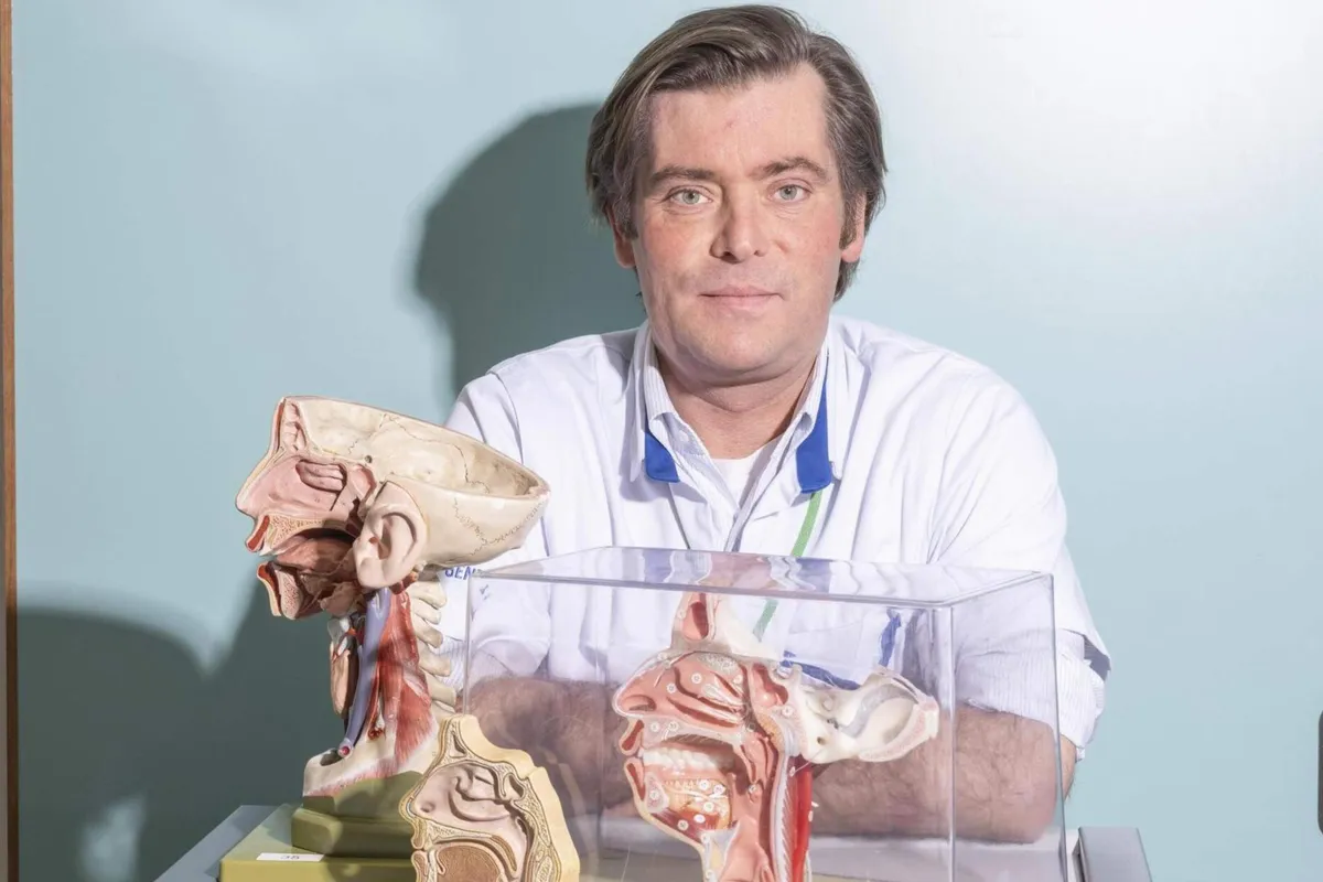 De gouden tip van de ’neusprofessor’: ’Dit helpt zoveel beter bij een verkoudheid dan dat dure spul in de apotheek’