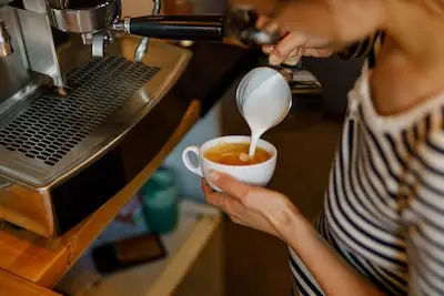 Koffie &amp; Kletsen in de Bibliotheek Waalre: ontmoet dorpsgenoten en deel ideeën