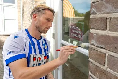 Als international reist hij de wereld over, maar bovenal is hij ook schilder: ‘Mijn baas gunt het me’