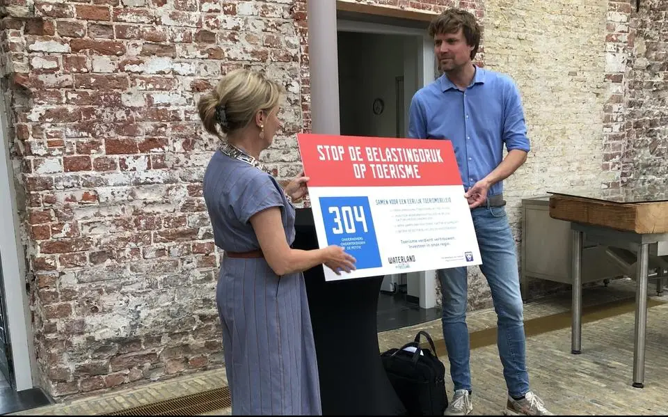 Lastenverzwaring toerismesector laat aantal overnachtingen in Súdwest-Fryslân met tienduizenden dalen. ‘Dit bevestigt dat onze petitie niet voor niks was’