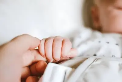 Ouders uit Geldrop krijgen hun baby na drie maanden terug: 'Doen alles om het vertrouwen waar te maken'