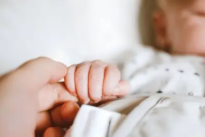 Geldrops stel kreeg baby maandenlang bijna niet te zien, nu is ze weer thuis