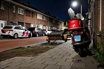 Jongemannen op fatbikes proberen vrouw te beroven in Tilburg, slachtoffer raakt gewond