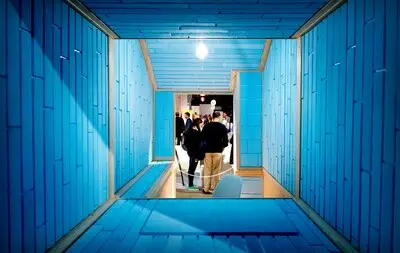 Özgür Taşar geeft sessie tijdens Design Week in Eindhoven