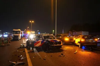 Linda (42) schrikt zich te pletter als autodief ‘bizar snel’ voorbij scheurt, even later gaat het gruwelijk mis op de A2