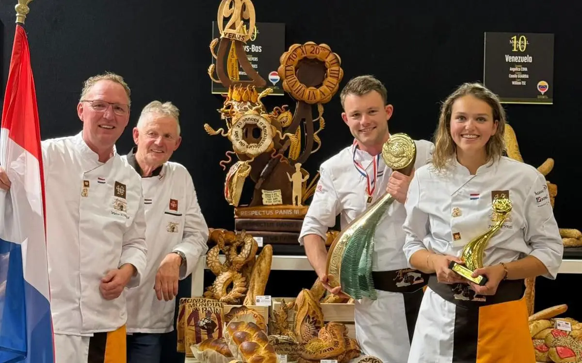 Broodbakker Féra (21) uit Heerenveen wint met coach Wietse uit Jubbega goud op WK Boulangerie: ‘Droom komt uit’