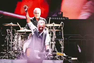 Wie volgt Guus op in het Philips Stadion? Aan deze bands en artiesten wordt gedacht