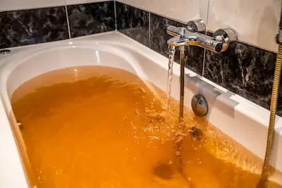 Geldropse bewoners kijken vreemd op van bruin kraanwater: niet drinken en geen eten mee bereiden