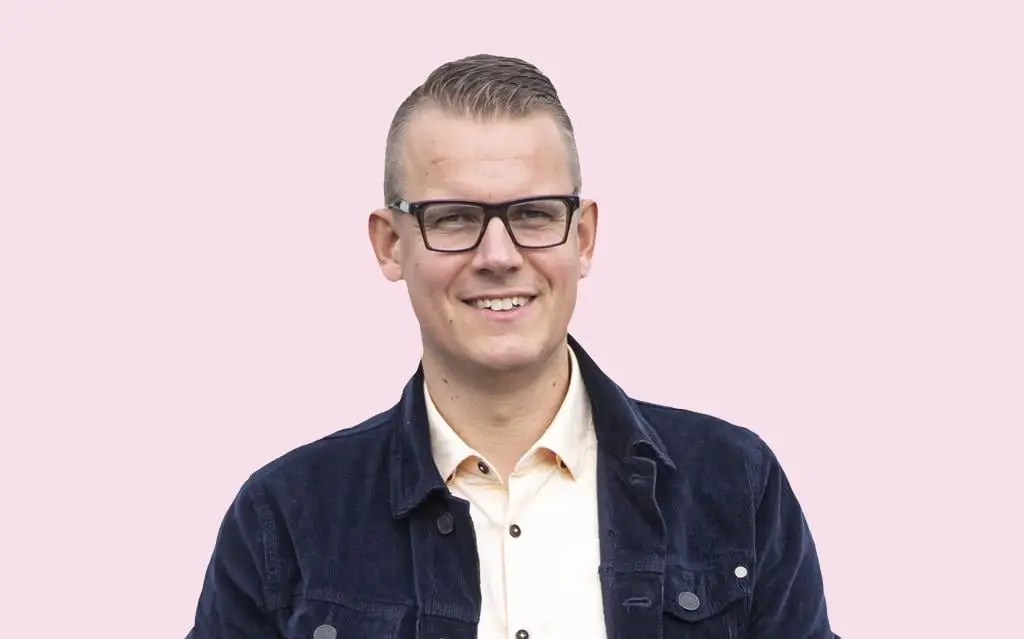Dit was slechts een opmaat naar totaalheerschappij, wacht maar af, als we nóg een glas prik op hadden | column Wieberen Elverdink