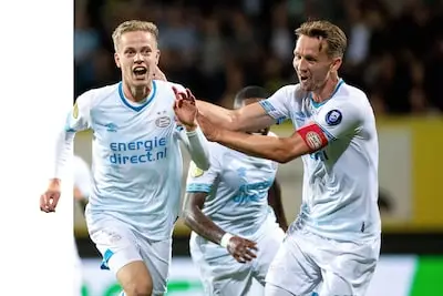 PSV-talent Dante Rigo is trots op zijn goal tegen Fortuna Sittard: ‘Ik koester de rit op de platte kar de rest van mijn leven’