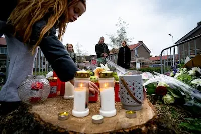 Tilburgse school houdt wake met klasgenootjes en ouders voor verongelukte Anne-Roos (10): ‘Vakantie of niet, we moesten nu iets doen’