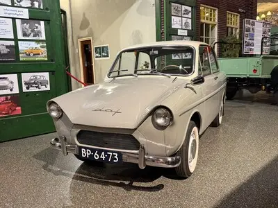 Niet van een oud vrouwtje geweest, maar wel bijna altijd binnen gestaan: DAF Museum is bijzondere auto rijker
