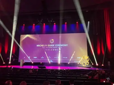 De Michelinsterren worden uitgereikt: zaal vol gespannen chef-koks, volg het hier live