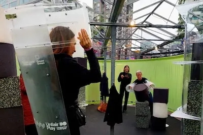 LIVE Dutch Design Week | Hilarische taferelen bij een oneerlijk spelletje