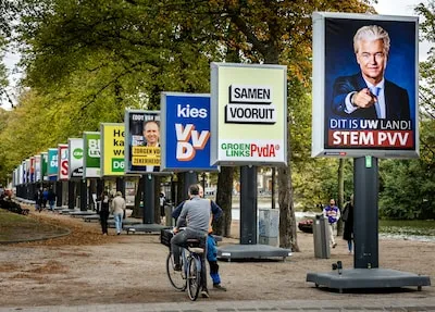 Regionale politici in gesprek met inwoners: Tussen Debat en Dialoog