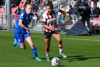 PSV Vrouwen beleeft maar weer eens een déjà vu tegen van FC Twente: ‘Weer niet genoeg’