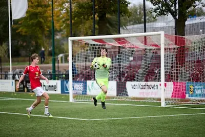 Spits SBC 13 lost keepersprobleem bij vaandelteam op: ‘Gelukkig was ik nog net op tijd op het sportpark’