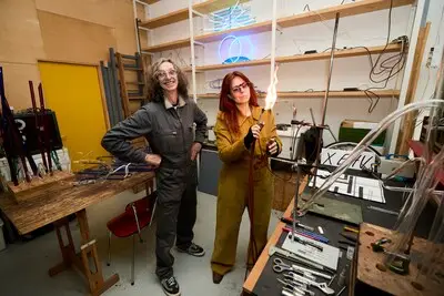 De kunst van het neon buigen: het best bewaarde geheim van Eindhoven