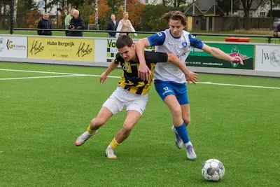 Bezoek aan Breda levert Valkenswaard een punt op, ondanks rode kaart na drie minuten: ‘Hij maakte de overtreding niet’