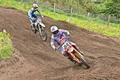 Thriller in Valkenswaard: Herlings neemt afscheid van KTM met beklijvende finale, maar zonder zege