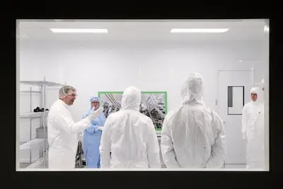 Helmondse school pakt uit met echte cleanroom: ‘Dit zijn superdure vierkante meters’