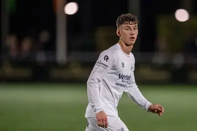 Hattrickheld Jip de Jong knikkert oude ploeg NWC uit de beker ‘Eigenlijk een beetje lullig, maar wel lekker’