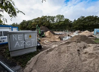 Bouw azc Nuenen vordert, ondanks vernielingen en ongeveer 1.000 bezwaren