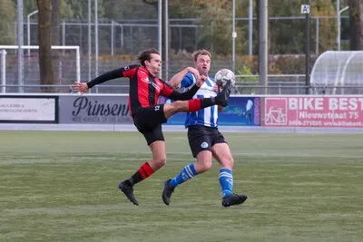 Met 17-jarige op het middenveld is Best Vooruit te sterk voor Bladella, maar vieren zit er niet in: ‘Hij mag nog niet eens bier’