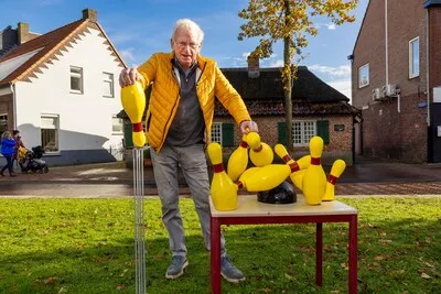 Kees zag de kegels bij de kringloop en kon ze niet laten liggen