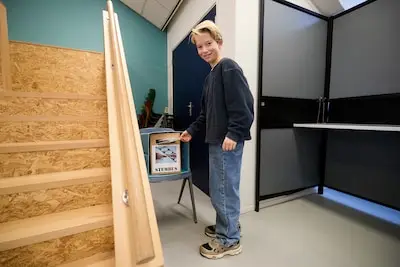 Jonge kiezer Emil (10) heeft een boodschap voor Haagse politici: ‘Maak alles goedkoper en maak geen ruzie meer’