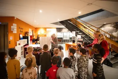 Nieuwe baas van Nederland wordt ‘gewoon’ op school gekozen: ‘Door jullie papa’s en mama’s’