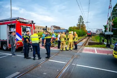 Fietser geschept door trein op spoorwegovergang, getuigen zagen ongeluk mogelijk gebeuren